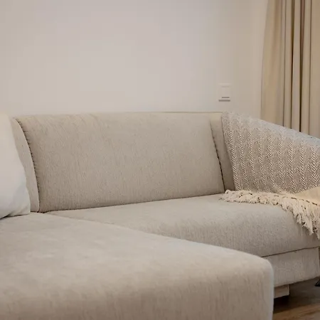 New With 22m Terrace Parking I Cohost