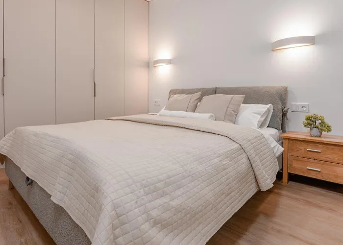 New With 22m Terrace Parking I Cohost *